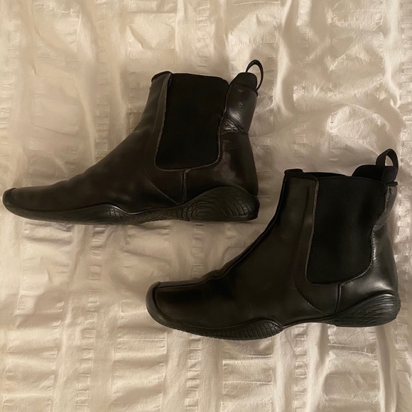 ❗️SOLD❗️Prada Black Chelsea Booties - Picture 3 of 7